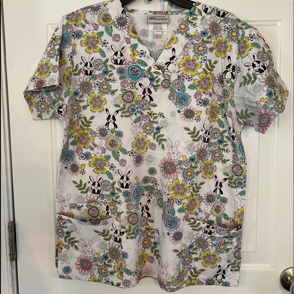 UA Scrubs Easter L scrub top